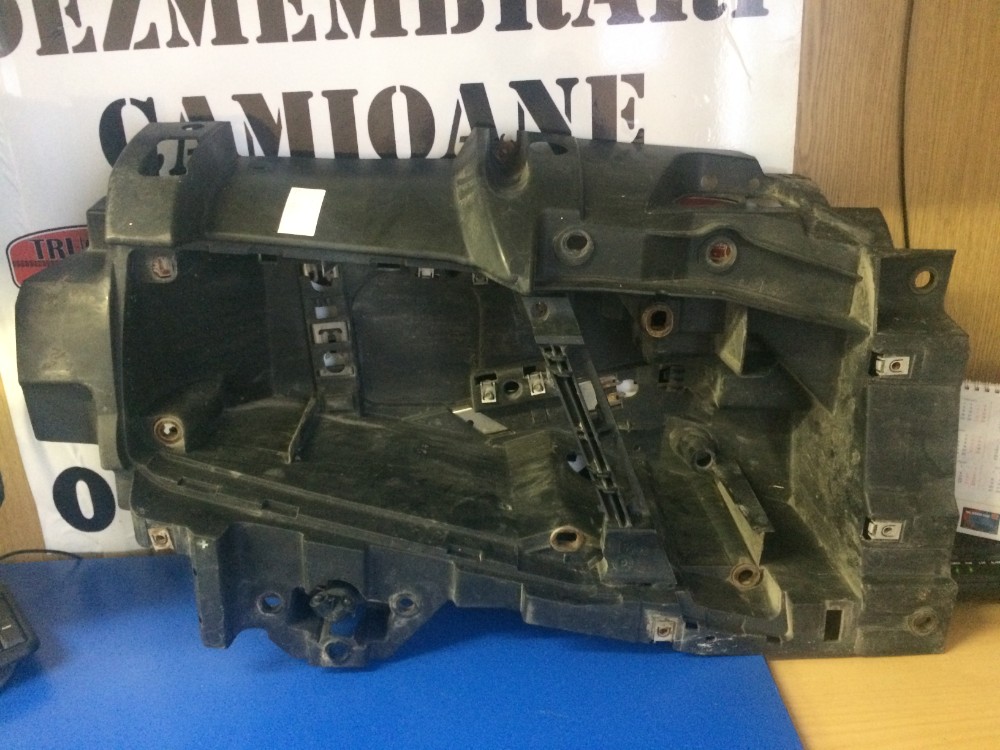 dezmembrari camion Suport far stanga(cu spalator) Volvo FH 13